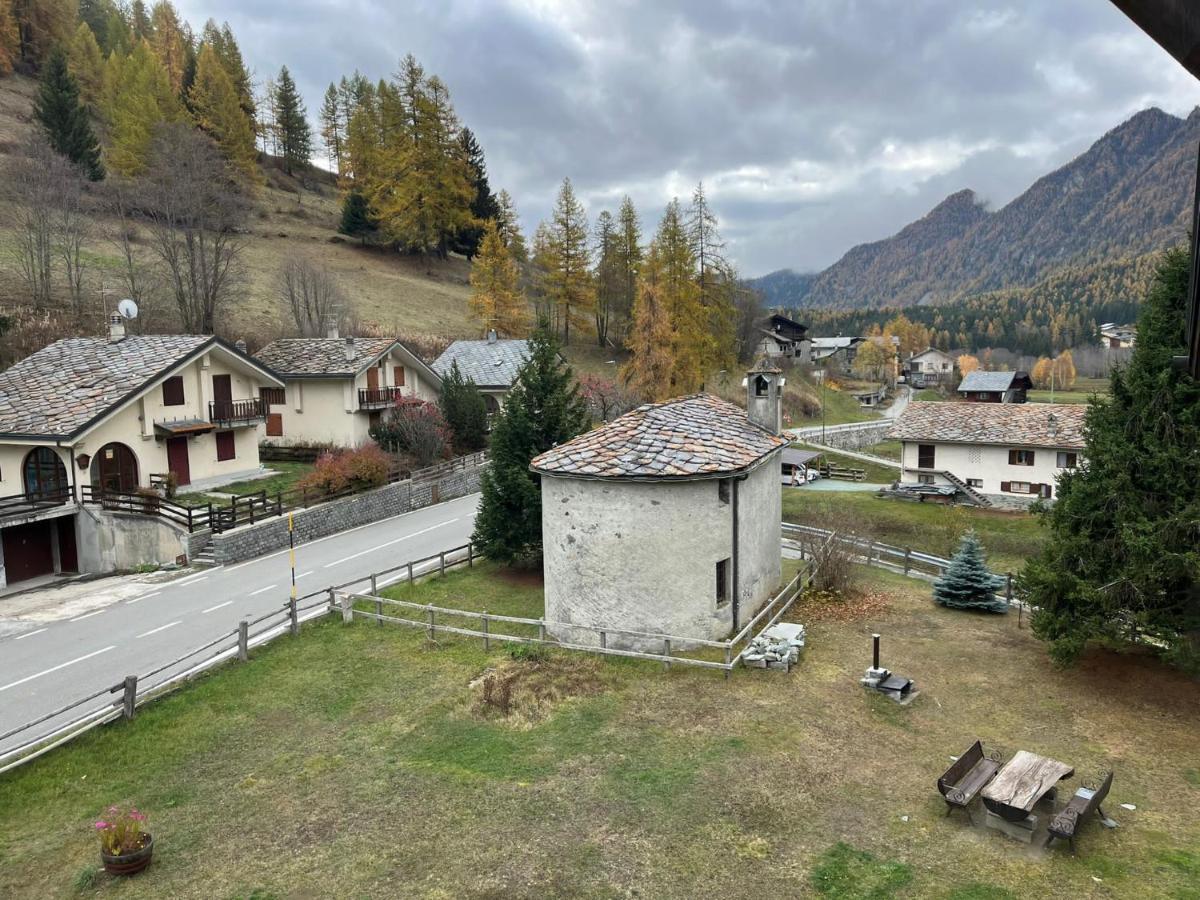 La Rondine - Appartamento Panoramico 6 Posti Letto In Villetta Champoluc Exterior photo